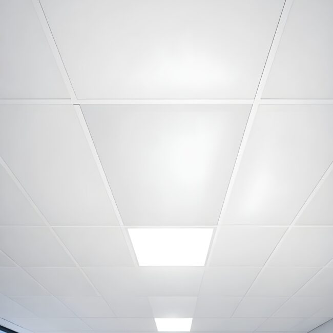 Inbouw infraroodpaneel 75 graden voor optimaal thermisch comfort in kantooromgeving.